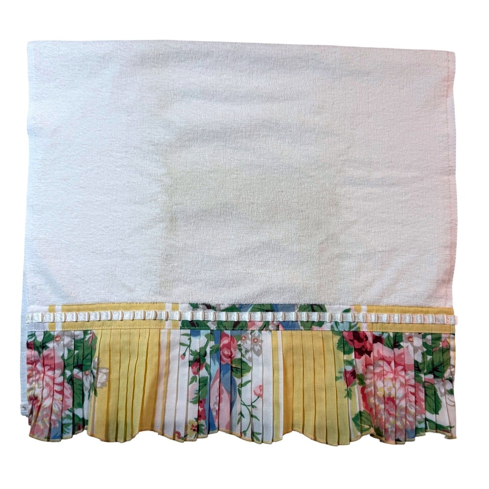 Vintage 1978 Avanti Collection Hand Towel Floral Ruffle Cottage Grandmillennial